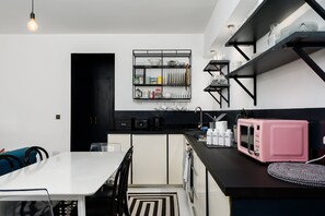 Refrigerador, microondas, horno, lavavajillas