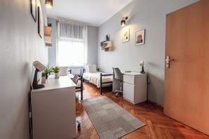 Iron/ironing board, WiFi, bed sheets