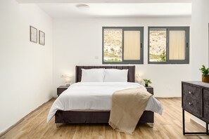 5 bedrooms, free WiFi, bed sheets