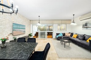 Smart TV, table football