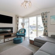 Hopton Holiday Village - Holiday Accommodation 632