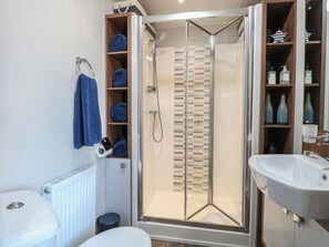 Cottage | Bathroom | Shower - Hopton Holiday Village - Holiday Accommodation 632 (Great Yarmouth)