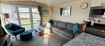 Hopton Holiday Village - Holiday Accommodation 632