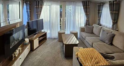 145 Woodside View
