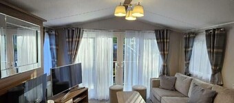 145 Woodside View