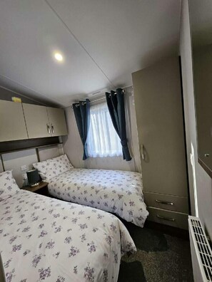 3 hálószoba, egyedi dekoráció, egyedi berendezés és ingyenes wifi