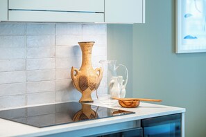 Basic Studio, Balcony, City View | Private kitchen | Microwave, oven, stovetop, dishwasher