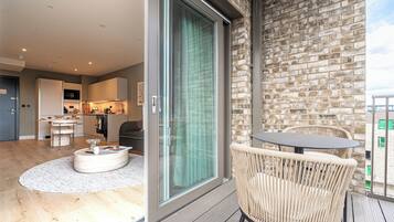 Apartment (0 Bedroom) | Balcony