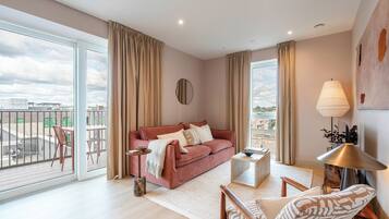 32-inch TV with digital channels