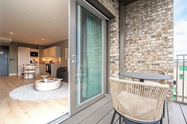 Basic Studio, Balcony, City View | Living area