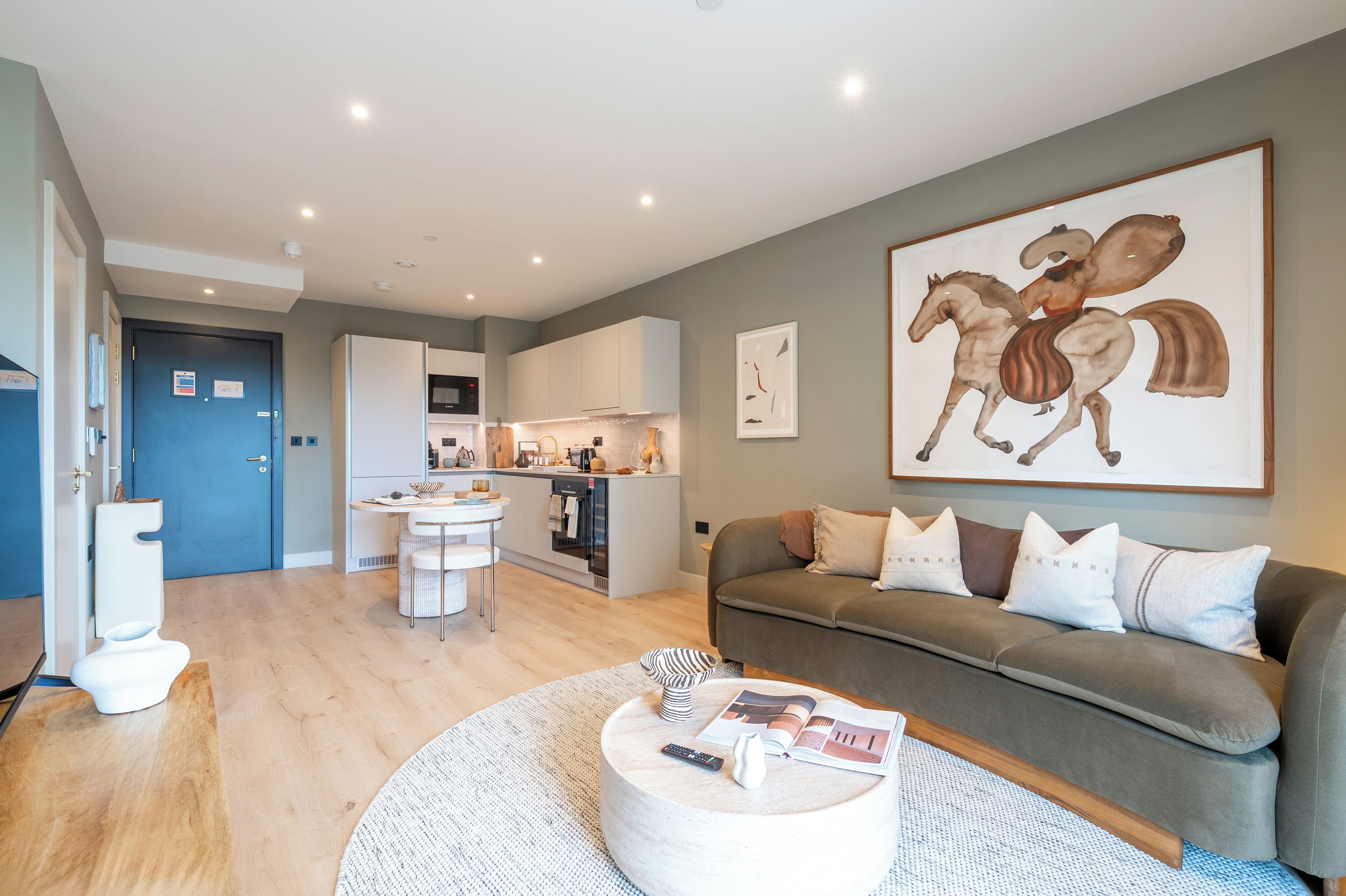 Apartment (0 Bedroom) | Living area | 32-inch TV with digital channels