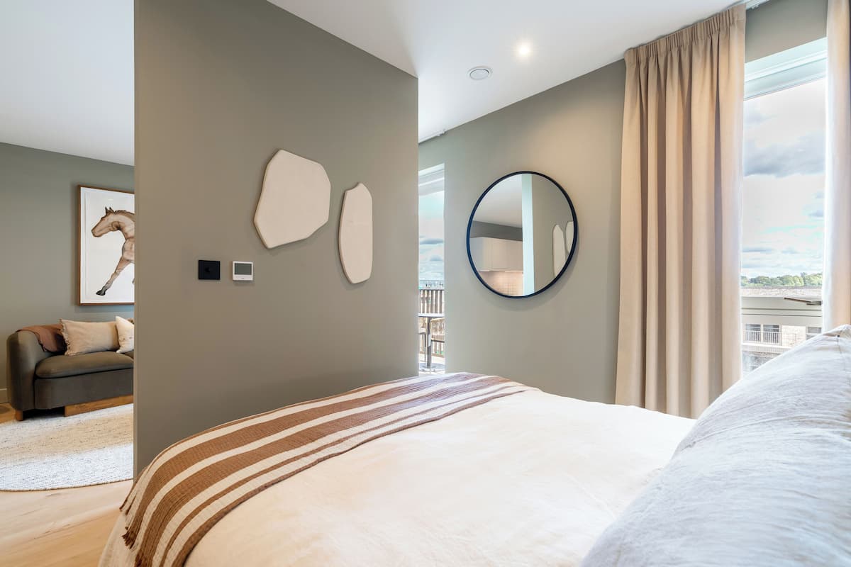 Apartamento (0 Bedroom) | 1 dormitorio, tabla de planchar con plancha, ropa de cama