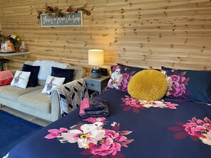 Cottage | 1 bedroom, individually decorated, individually furnished - Sychnant Farm Retreat (Swansea)