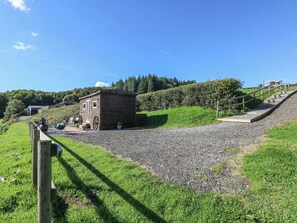 Property grounds - Sychnant Farm Retreat (Swansea)