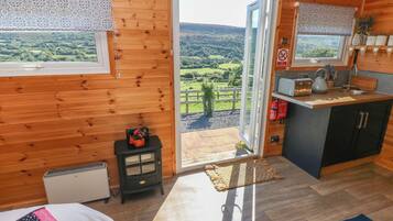 1 bedroom, individually decorated, individually furnished