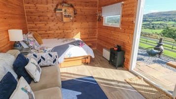 1 bedroom, individually decorated, individually furnished