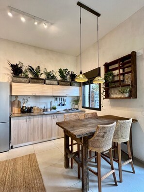Dining - Stylish Artisan Duplex by Talpiot Market (Tiberias)