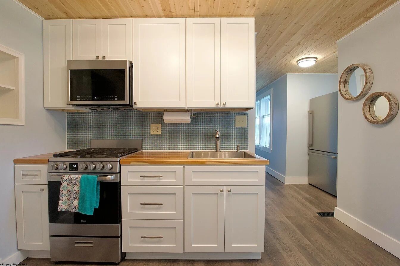 Fridge, microwave, oven, coffee/tea maker