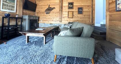 Updated 2BR/2BA cottage in the heart of Davis, WV!