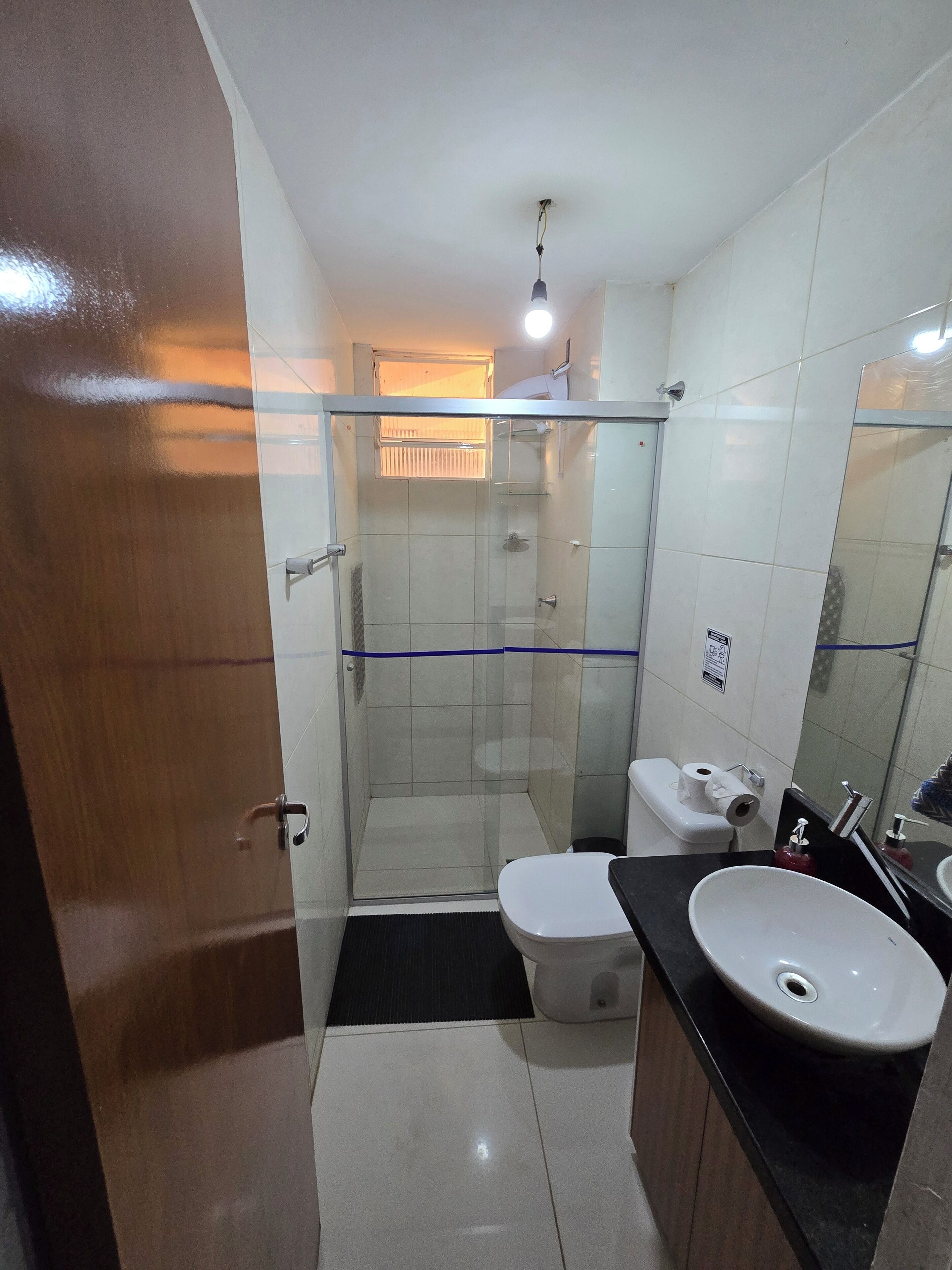 Toallas, jabón, papel de baño 