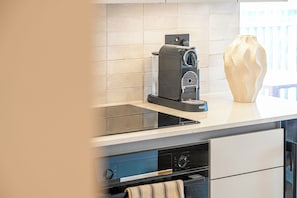 Refrigerador, microondas, horno, lavavajillas