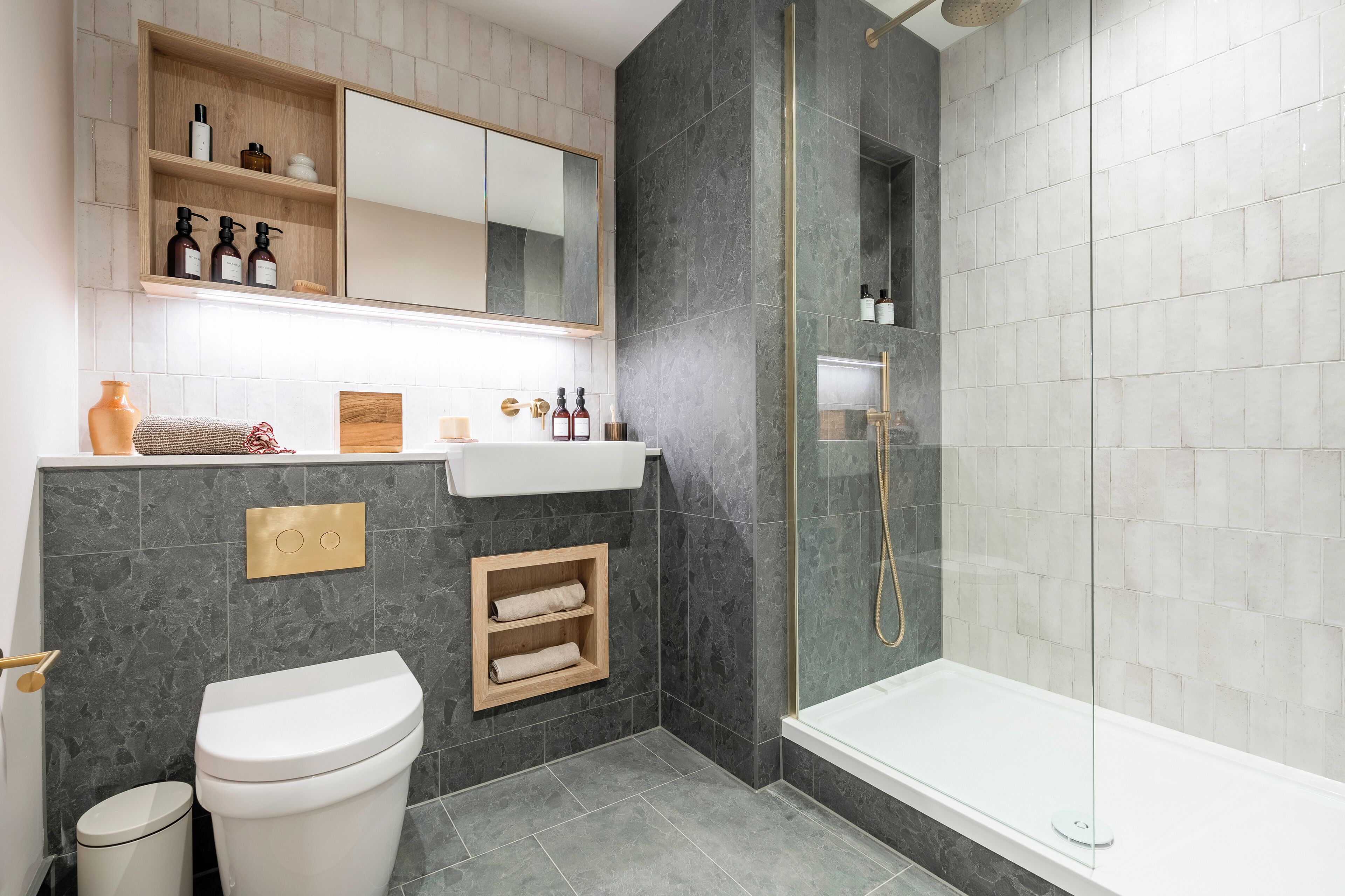 Shower, towels