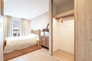 1 bedroom, iron/ironing board, bed sheets, wheelchair access
