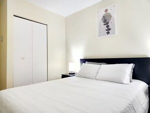 2 bedrooms, iron/ironing board, WiFi, bed sheets