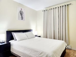Iron/ironing board, WiFi, bed sheets