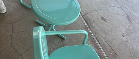 Utendørsbasseng og et oppvarmet basseng