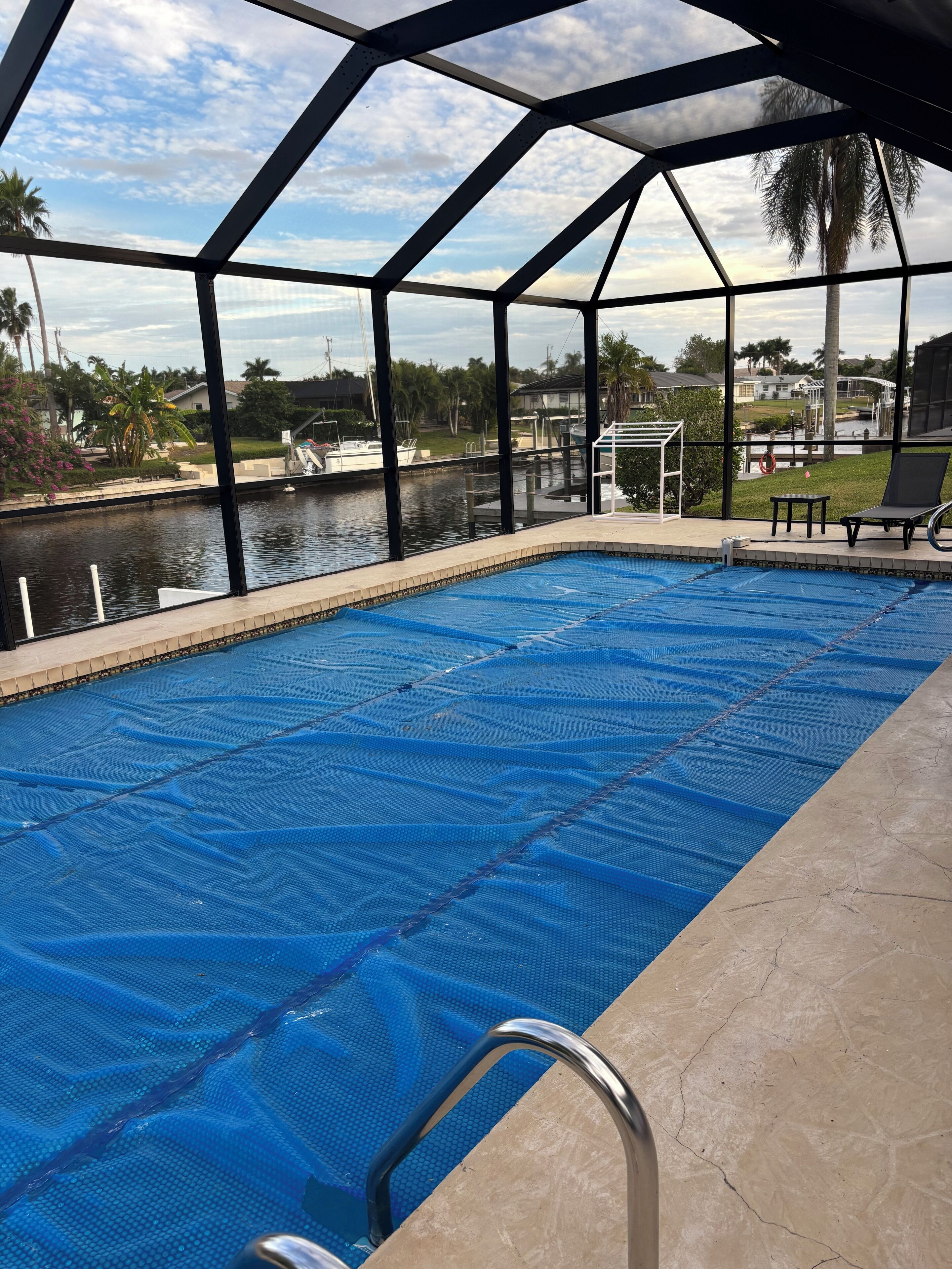 Utendørsbasseng og et oppvarmet basseng