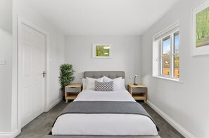 3 bedrooms, iron/ironing board, Internet, bed sheets