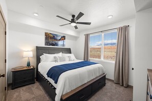 2 Schlafzimmer, BĂŒgeleisen/BĂŒgelbrett, Reisekinderbett, WLAN