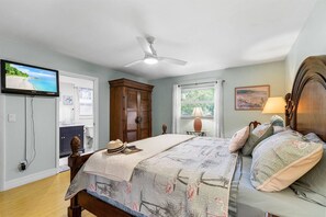 4 bedrooms, desk, iron/ironing board, travel crib