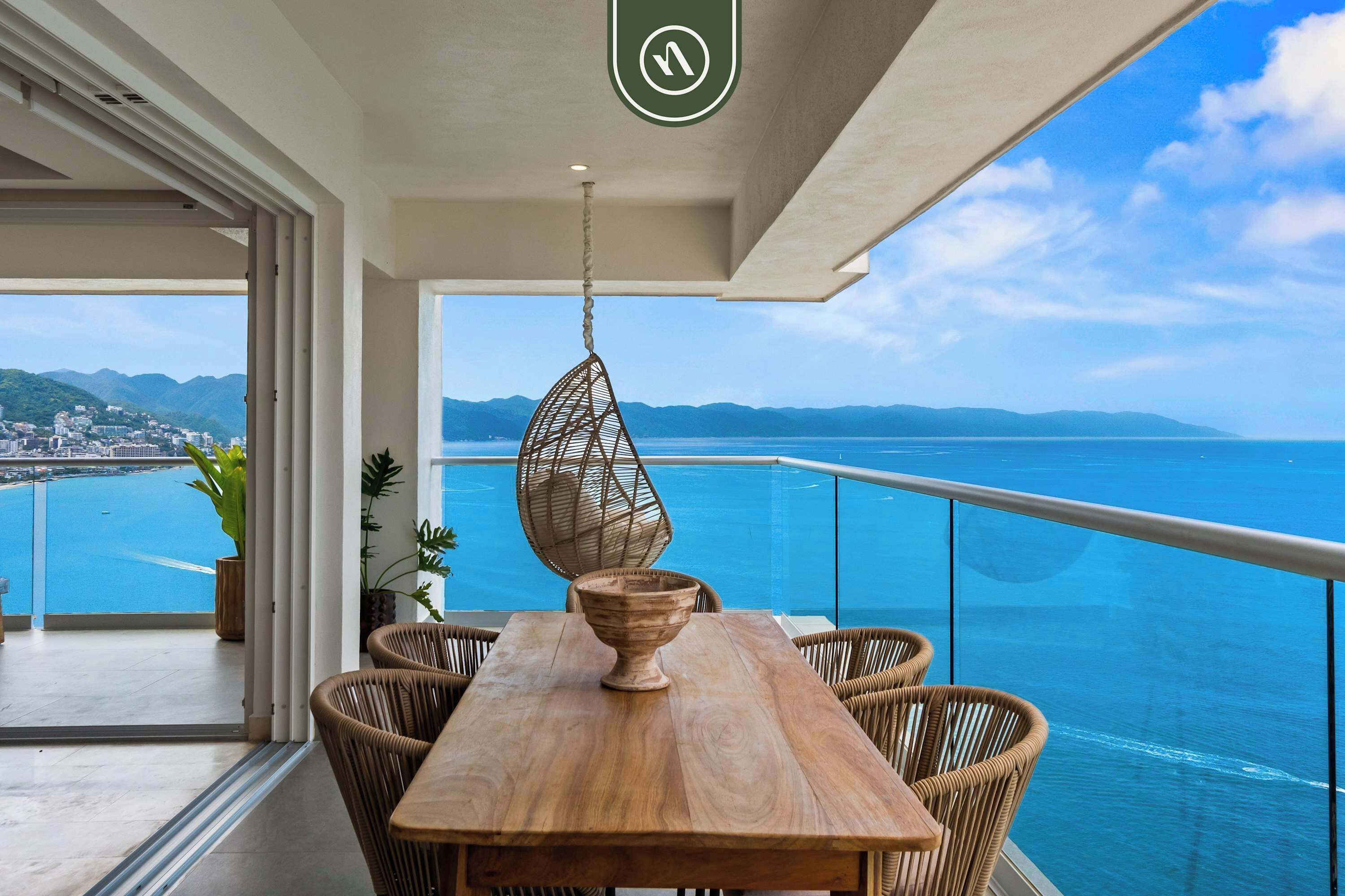 Departamento, varias camas, balcón, vista al océano (Harbor 171 TN 2301) | Restaurante al aire libre