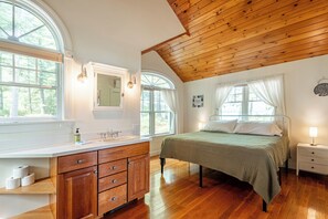 1 室のベッドルーム、デスク、WiFi (無料)、ベッドシーツ