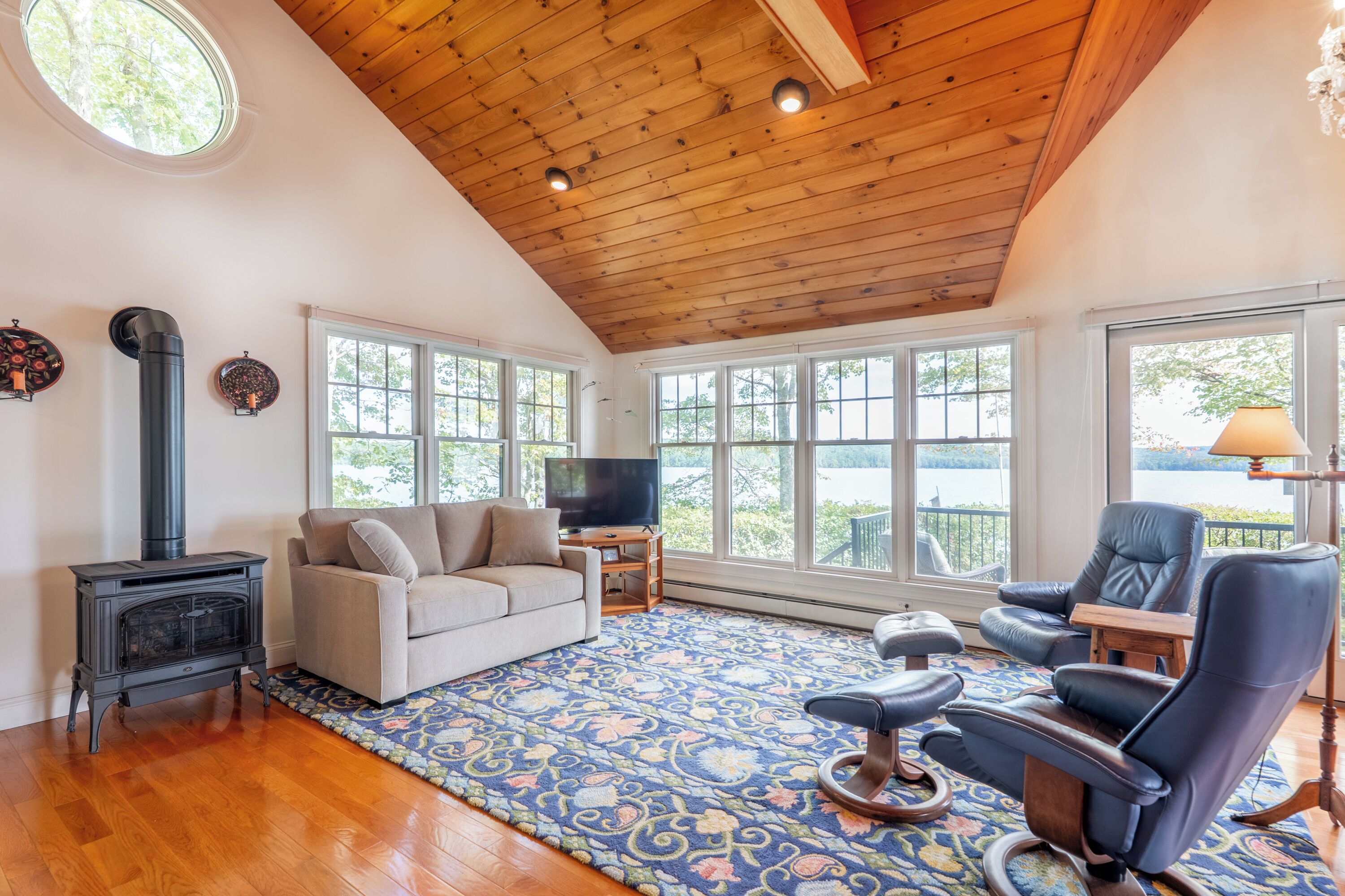 Televisor intel·ligent i llar de foc 