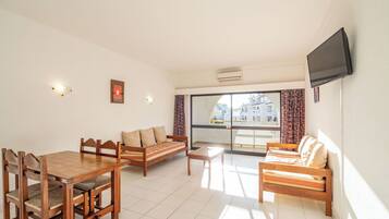 Apartment, 2 Bedrooms | Living area