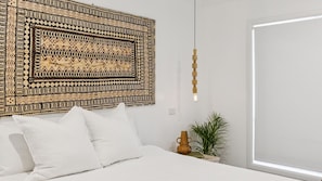 4 bedrooms, iron/ironing board, Internet, bed sheets