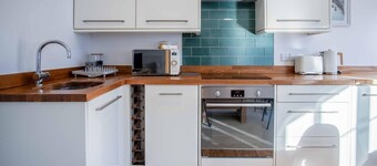 The Nook North Beach - 1 Bedroom Apartment - Tenby