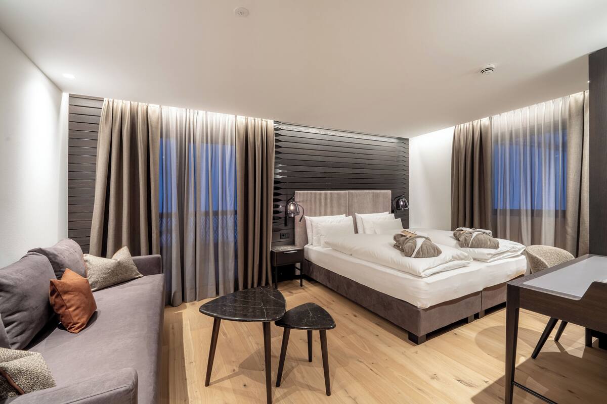 Superior Double or Twin Room, Balcony | In-room safe, desk, blackout drapes, free WiFi