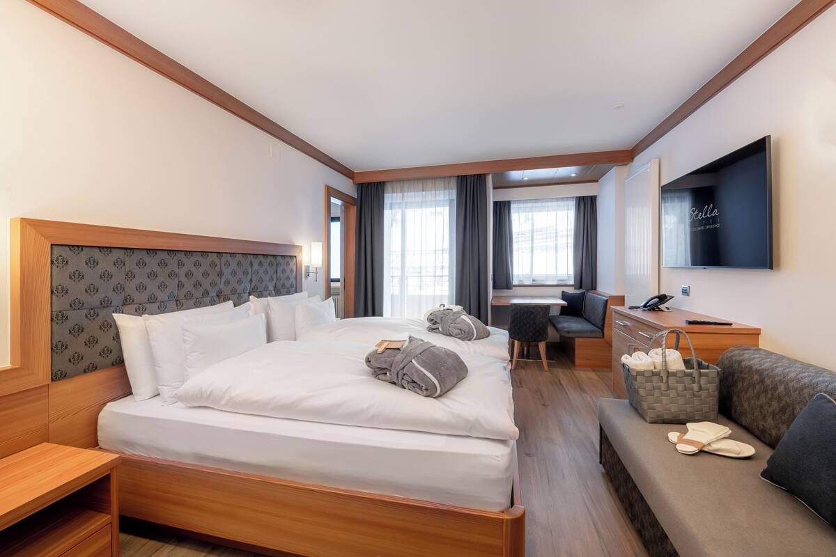 Comfort Double or Twin Room | In-room safe, desk, blackout drapes, WiFi (free)