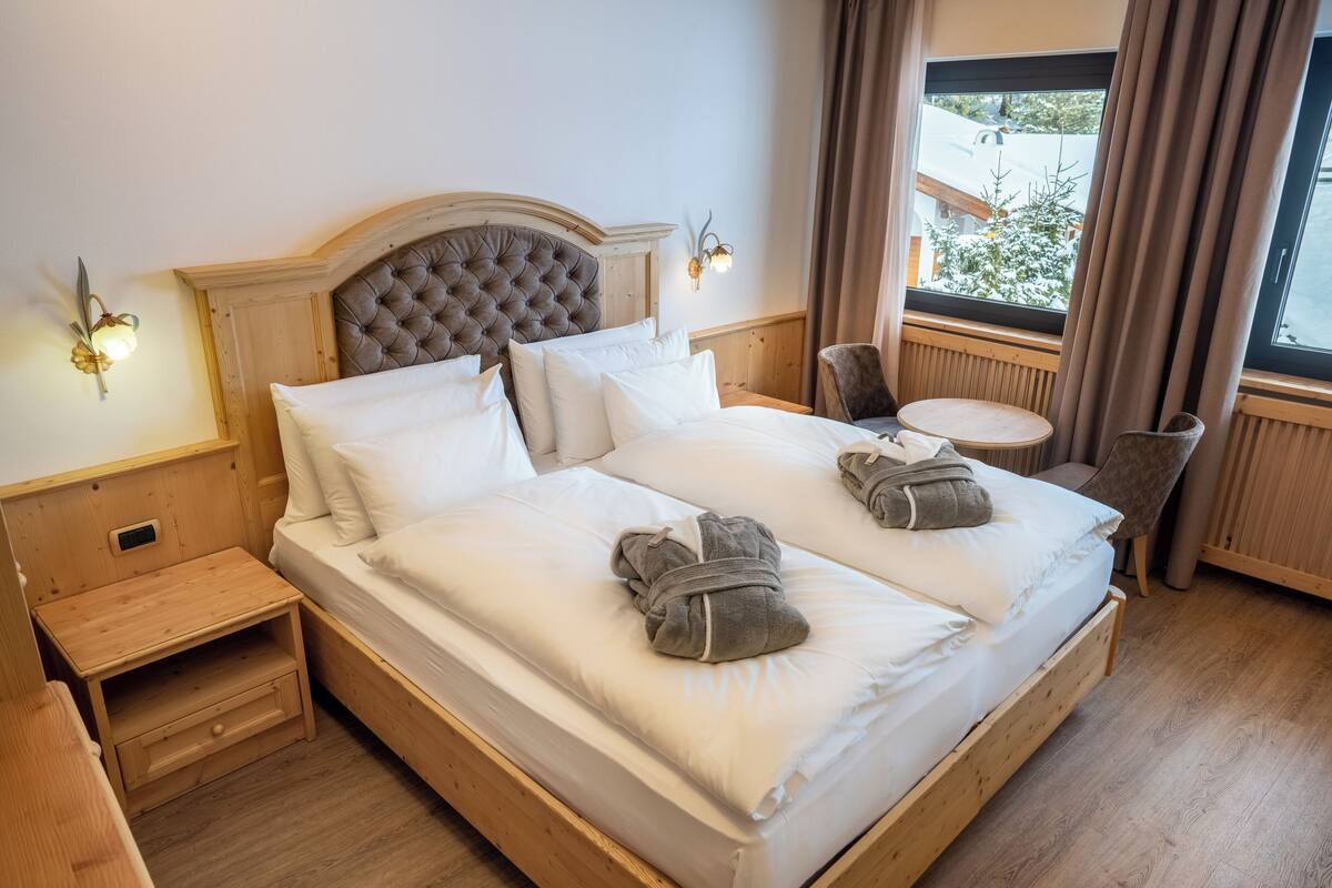 Comfort Double Room | In-room safe, desk, blackout drapes, WiFi (free)