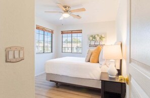 4 bedrooms, travel cot, WiFi, bed sheets - NEW! Casa Alessia 4BR Home & Heated Pool (Casa Grande)