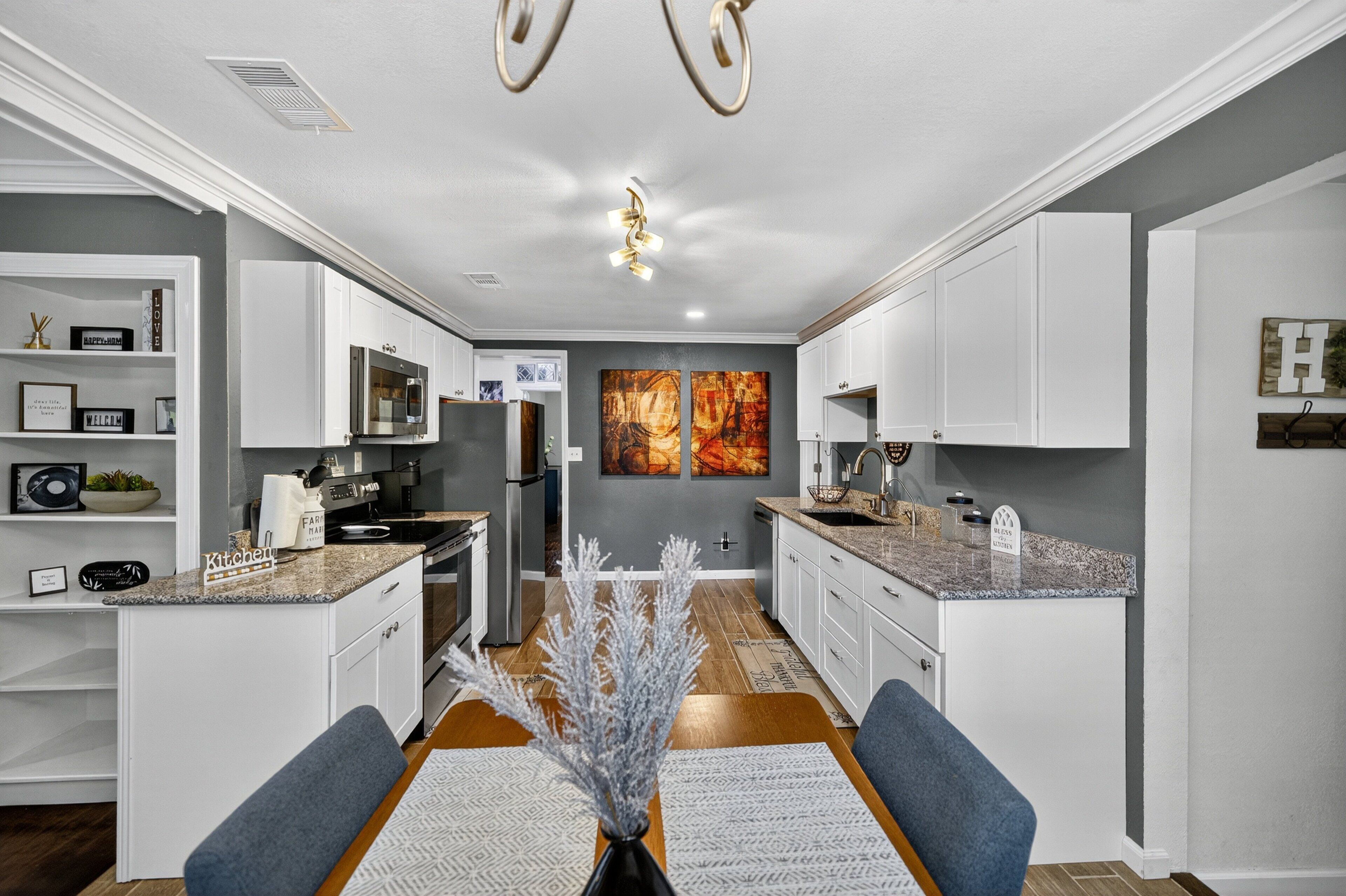 雪櫃、微波爐、焗爐、洗碗機