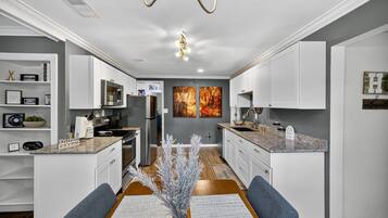 Refrigerador, microondas, horno, lavavajillas