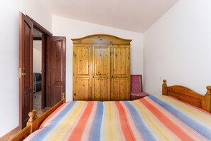 Room - Holiday Home 'Sa Burrida Mare' with Sea View, Wi-Fi and Air Conditioning (Iscra E Voes)