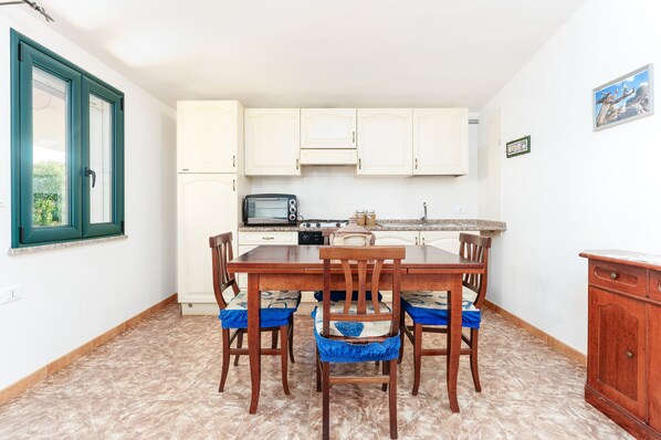 Dining - Holiday Home 'Sa Burrida Mare' with Sea View, Wi-Fi and Air Conditioning (Iscra E Voes)