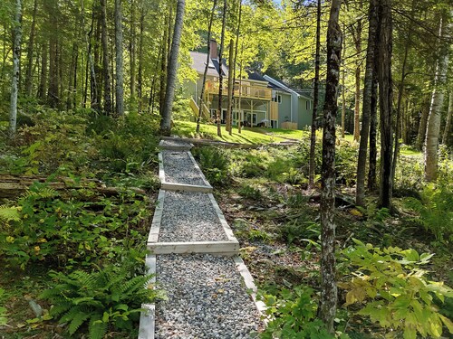 Kinney Cabin: 5-Bedroom Lakefront Home