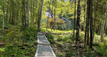 Kinney Cabin: 5-Bedroom Lakefront Home